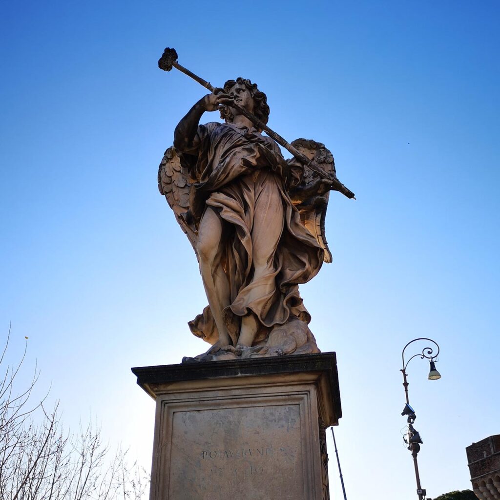 statue of the angel with sponge